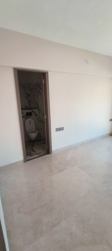 Room in 3 BHK Apartment at Borivali West – for Rent