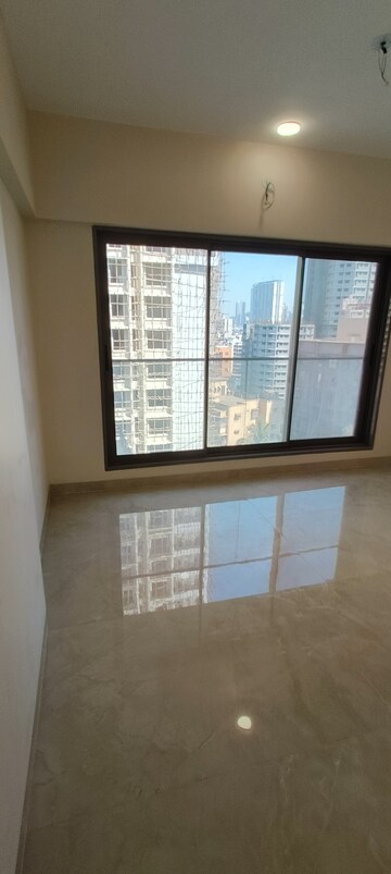 Room in 3 BHK Apartment at Borivali West – for Rent