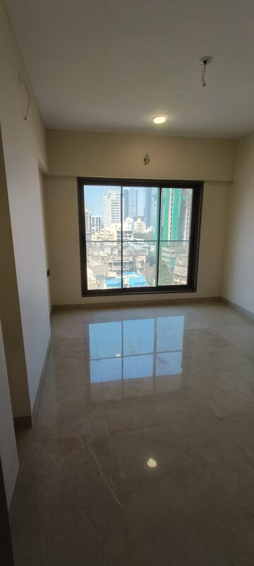 Room in 3 BHK Apartment at Borivali West – for Rent