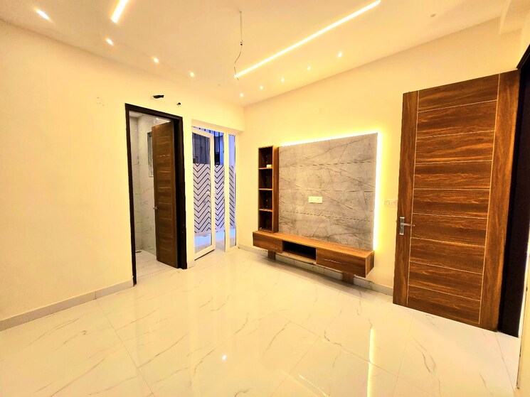 Room, peer mucchalla 3 Bedroom 110 Sq.Yd. Builder Floor In Peer Mucchalla Zirakpur 8190855