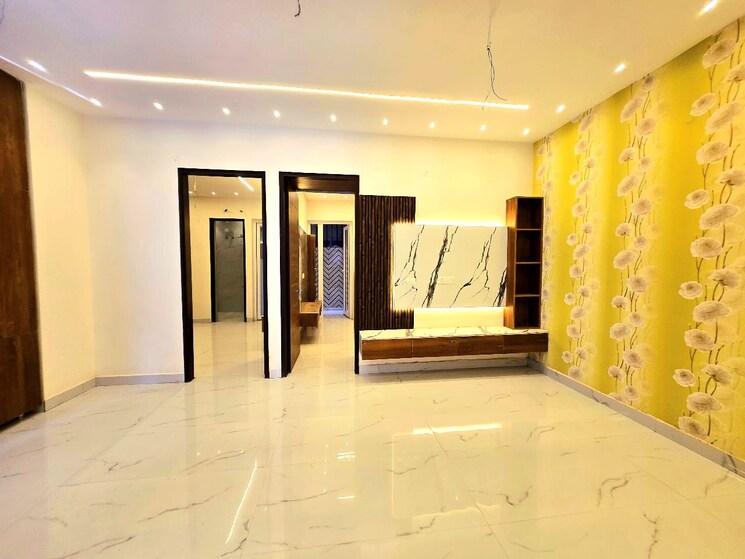 Room, peer mucchalla 3 Bedroom 110 Sq.Yd. Builder Floor In Peer Mucchalla Zirakpur 8190855