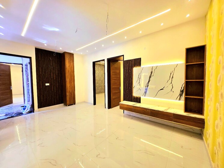 Room, peer mucchalla 3 Bedroom 110 Sq.Yd. Builder Floor In Peer Mucchalla Zirakpur 8190855