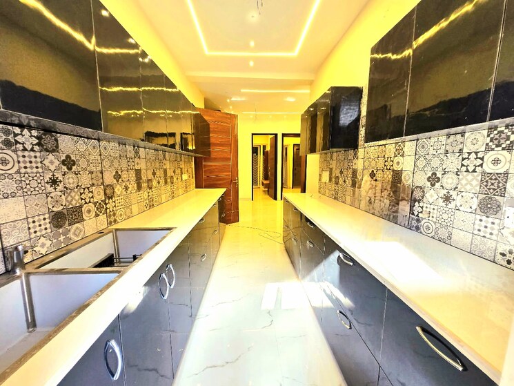 Kitchen, peer mucchalla 3 Bedroom 110 Sq.Yd. Builder Floor In Peer Mucchalla Zirakpur 8190855