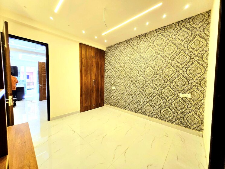 Bedroom, peer mucchalla 3 Bedroom 110 Sq.Yd. Builder Floor In Peer Mucchalla Zirakpur 8190855