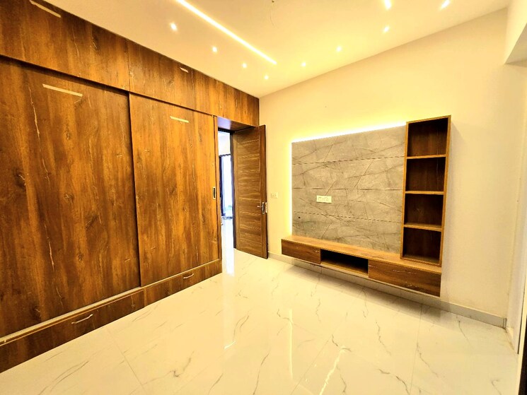 Room, peer mucchalla 3 Bedroom 110 Sq.Yd. Builder Floor In Peer Mucchalla Zirakpur 8190855