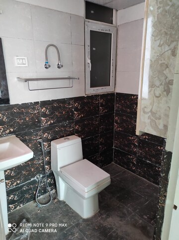 Bathroom in 3 BHK Apartment at Migsun Ultimo, Omicron Iii Greater Noida – for Rent