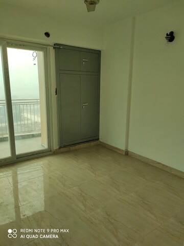 Room in 3 BHK Apartment at Migsun Ultimo, Omicron Iii Greater Noida – for Rent