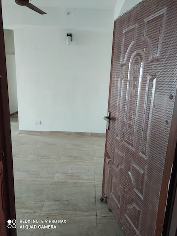 Room in 3 BHK Apartment at Migsun Ultimo, Omicron Iii Greater Noida – for Rent