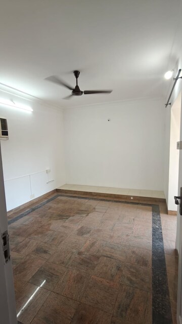 Room in 2 BHK Apartment at Triveni Vasant Vihar CHS, Vasant Vihar – for Rent