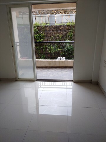 Room in 2 BHK Apartment at Puranik Abitante, Bavdhan – for Sale