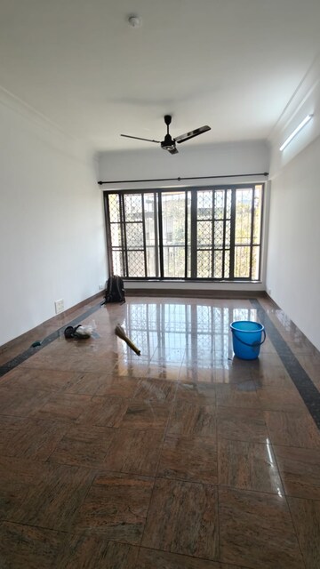 Room in 2 BHK Apartment at Triveni Vasant Vihar CHS, Vasant Vihar – for Rent