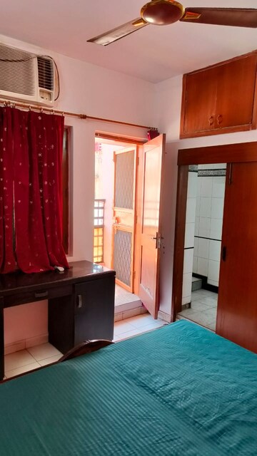 Bedroom in 2 BHK Apartment at Janakpuri – for Rent