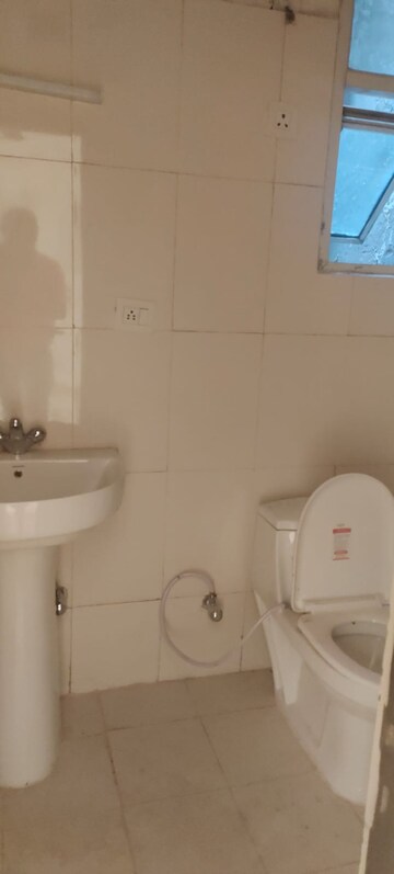 Bathroom in 3 BHK Villa at Supertech Czar Villa, Omicron I Greater Noida – for Rent
