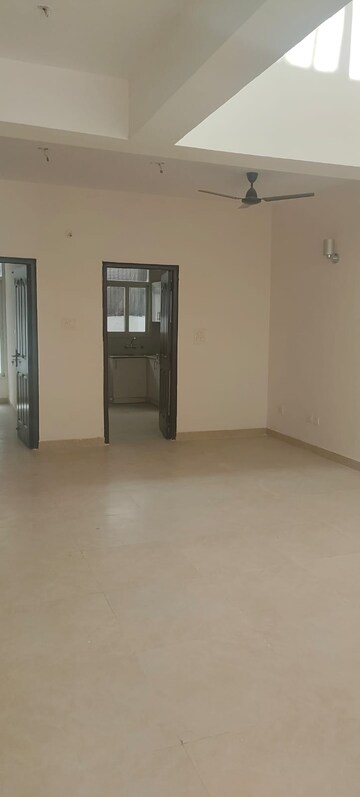 Room in 3 BHK Villa at Supertech Czar Villa, Omicron I Greater Noida – for Rent