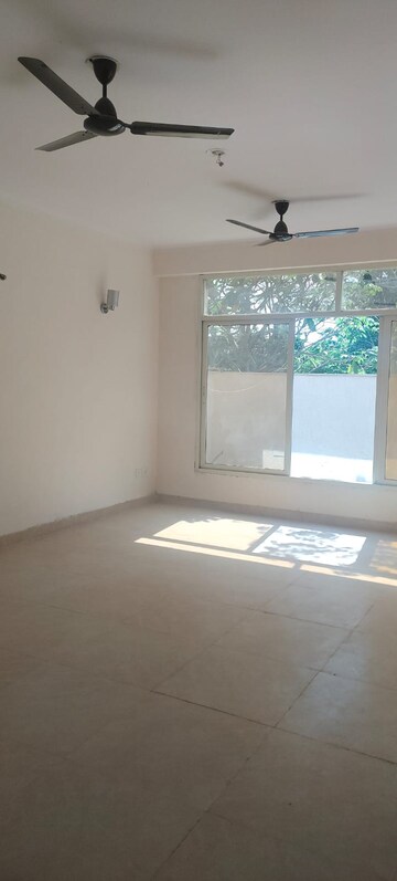 Room in 3 BHK Villa at Supertech Czar Villa, Omicron I Greater Noida – for Rent