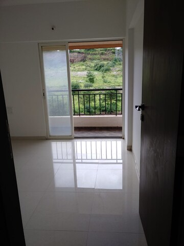 Room in 3 BHK Apartment at Puranik Abitante, Bavdhan – for Sale