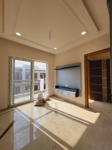 4 BHK Builder Floor For Sale in Sector 37