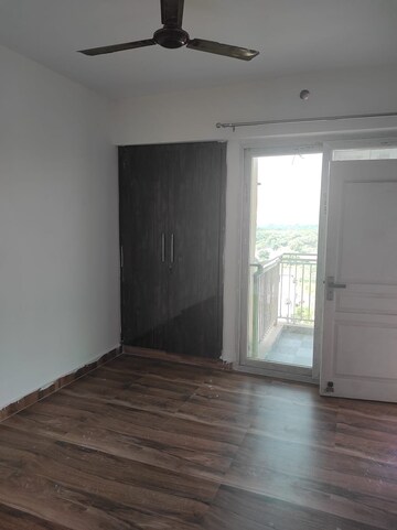 Room in 2 BHK Apartment at Migsun Ultimo, Omicron Iii Greater Noida – for Rent