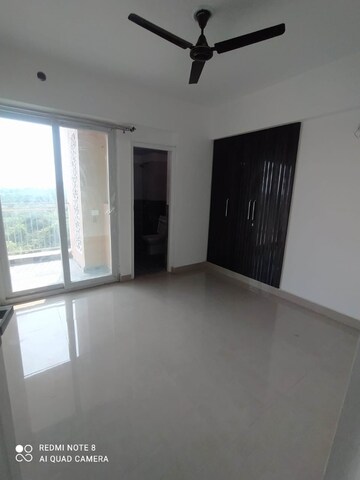 Room in 3.5 BHK Apartment at Migsun Ultimo, Omicron Iii Greater Noida – for Rent