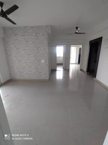 Room in 3.5 BHK Apartment at Migsun Ultimo, Omicron Iii Greater Noida – for Rent