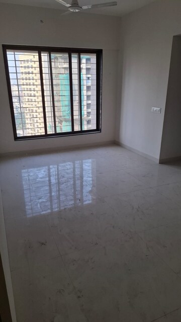 Room in 1 BHK Apartment at Abhirekha Apartments, Kandivali West – for Rent