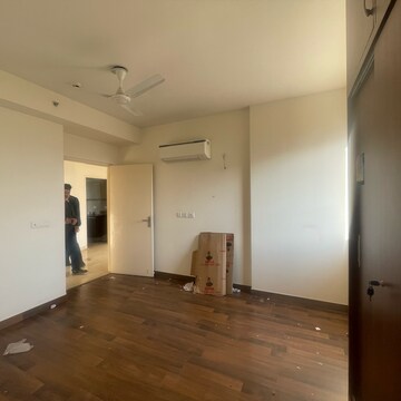 Room in 3 BHK Apartment at Conscient Heritage Max, Sector 102 – for Sale