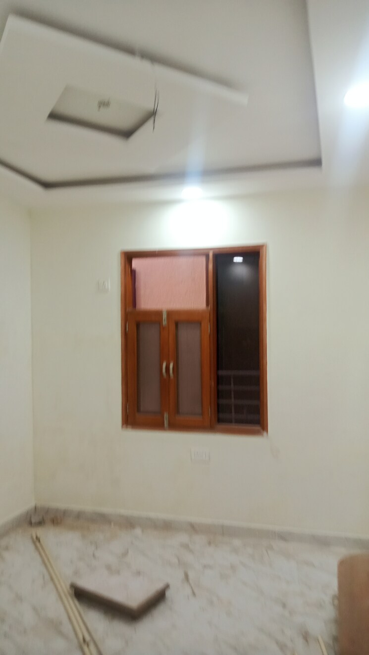 Room, mukherjee nagar 2.5 Bedroom 85 Sq.Yd. Independent House In Mukherjee Nagar Delhi 8191041