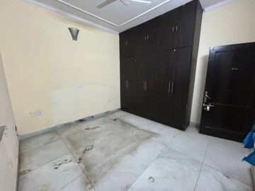 Room in 3 BHK Builder Floor at Sector 23 – for Rent