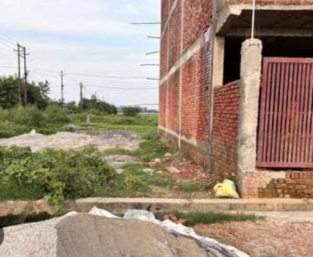 Plot For Sale in Kasna Industrial Area