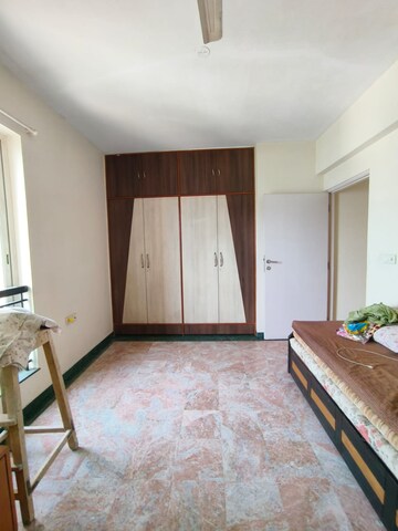 Bedroom in 2 BHK Apartment at Hiranandani Meadows, Manpada – for Rent