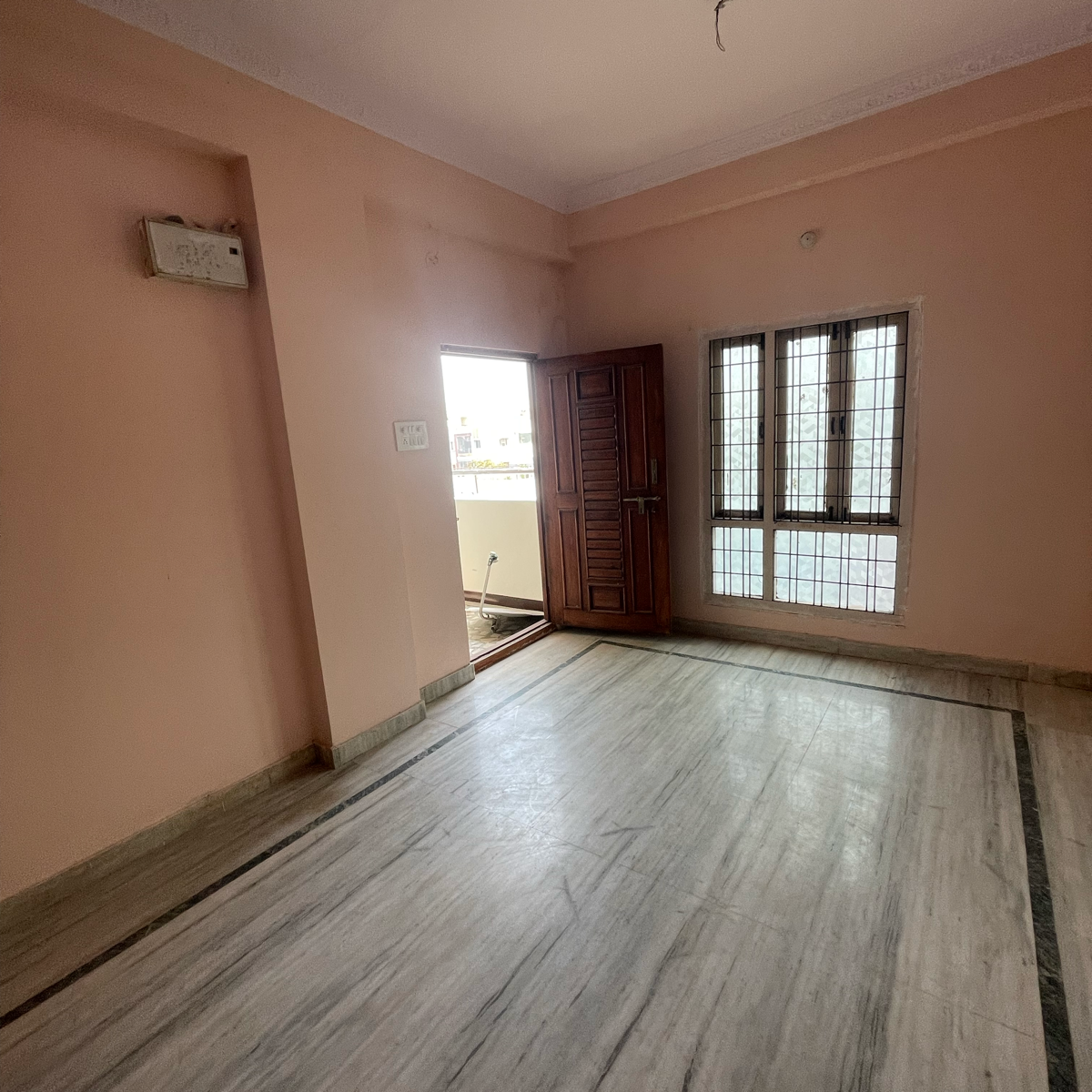 2 BHK Apartment For Sale in Gautam Nagar