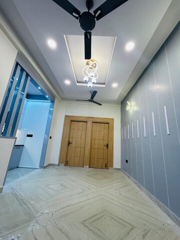 Room in 2.5 BHK Apartment at Charms Solitaire Ghaziabad, Ahinsa Khand ii – for Rent