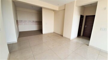 Room in 2 BHK Apartment at Aliganj – for Rent