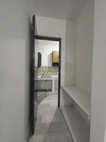 Room in 1 BHK Builder Floor at Saket – for Rent