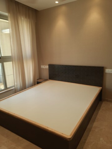 Room in 1 BHK Apartment at Hiranandani Regent Hill, Powai – for Rent