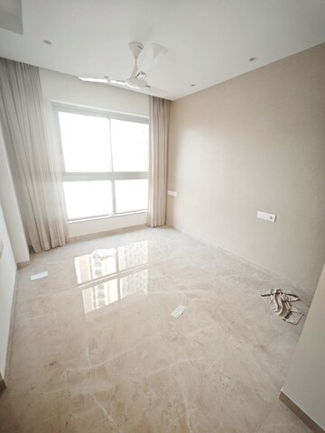 Room in 1 BHK Apartment at Hiranandani Regent Hill, Powai – for Rent