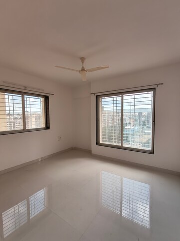 Room in 2 BHK Apartment at Shree Tirupati Maple Tower, Kondhwa – for Rent