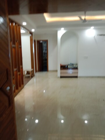 Room in 3 BHK Builder Floor at Sector 30 – for Rent