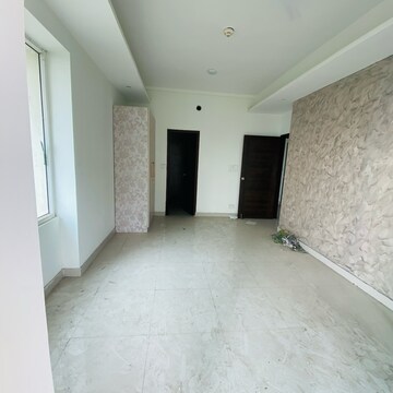 Room in 3 BHK Apartment at Mahagun Mirabella, Sector 79 – for Rent
