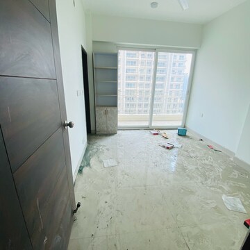 Room in 3 BHK Apartment at Mahagun Mirabella, Sector 79 – for Rent