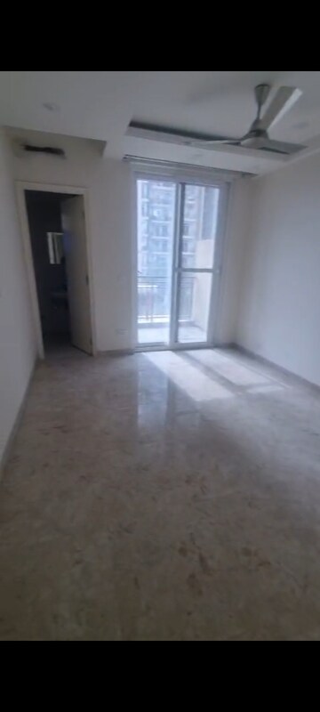 Room in 3 BHK Apartment at Surya Aastha Greens, Sector 4, Greater Noida – for Rent