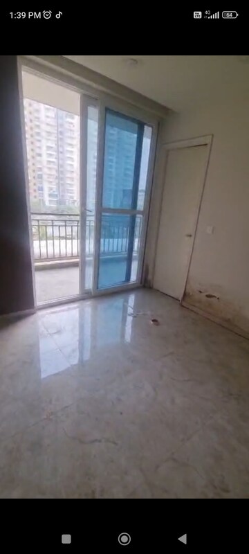 Room in 3 BHK Apartment at Surya Aastha Greens, Sector 4, Greater Noida – for Rent