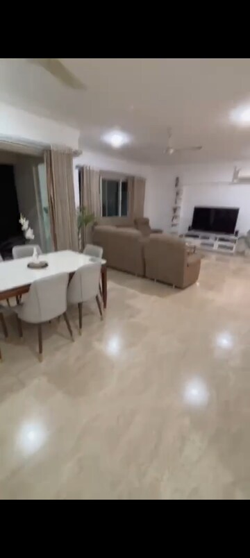 Master Bedroom in 4 BHK Apartment at Hiranandani Meadows, Manpada – for Rent