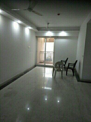 Room in 3.5 BHK Apartment at Supertech ORB, Sector 74 – for Rent