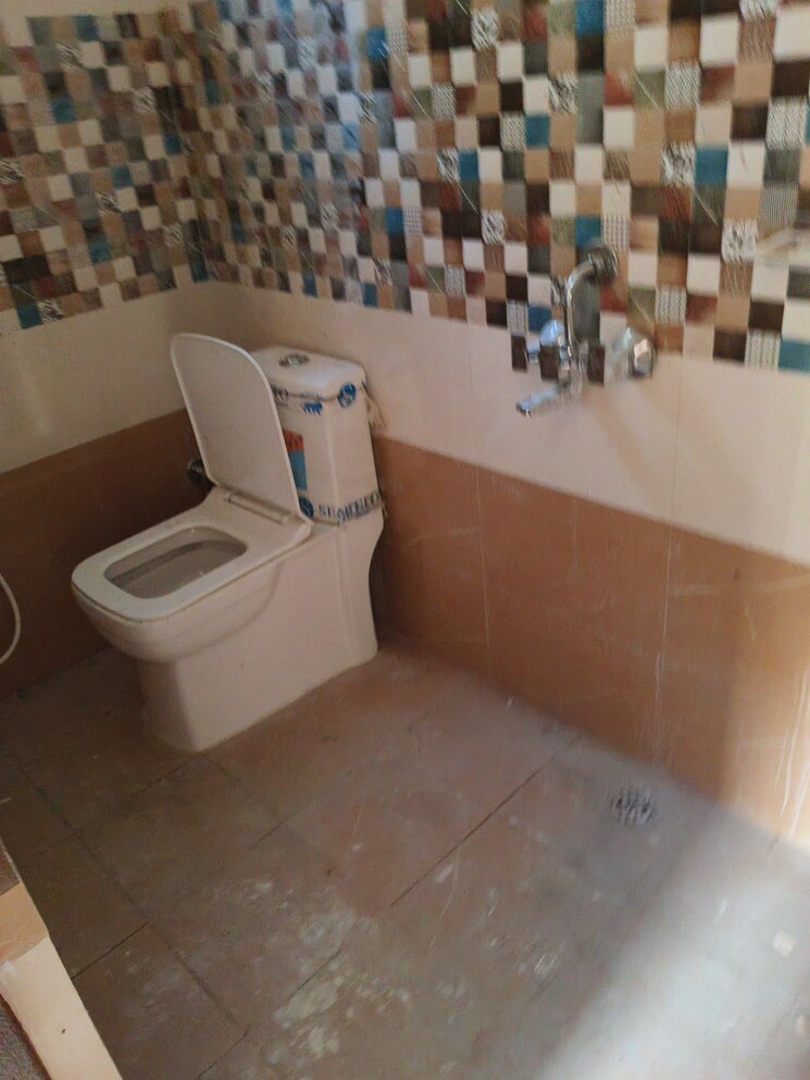 Bathroom, manikonda 2 Bedroom 950 Sq.Ft. Apartment In Manikonda Hyderabad 8191490