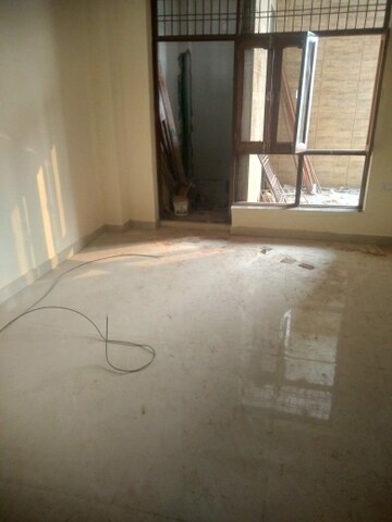 Room in 2.5 BHK Builder Floor at Sector 28 – for Rent