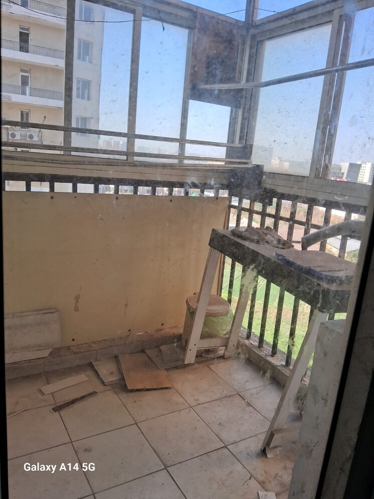 Balcony, motiaz-royal-citi 3 Bedroom 1910 Sq.Ft. Apartment In Ambala Highway Zirakpur 8191482