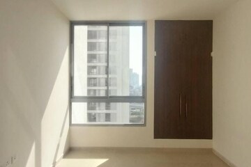 Room in 3 BHK Apartment at Piramal Vaikunth, Balkum Pada – for Sale