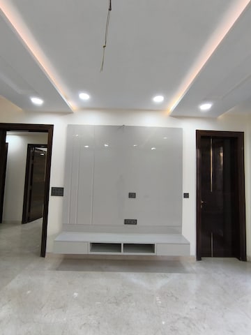 Room in 4 BHK Builder Floor at Mianwali Nagar – for Sale
