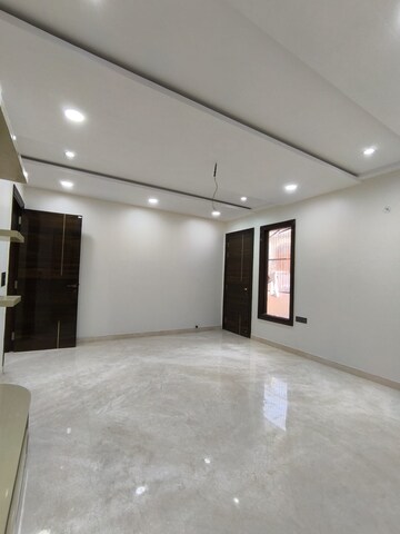 Room in 4 BHK Builder Floor at Mianwali Nagar – for Sale